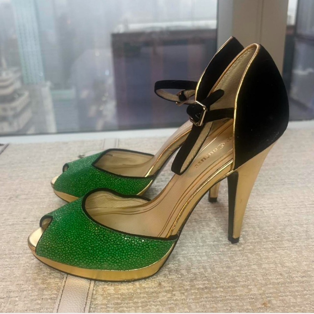 Juicy Couture rhinestone green gold and black heels size 8 barely worn once